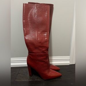 Sam Edelman Raakel croc print boot in red. Size 8.